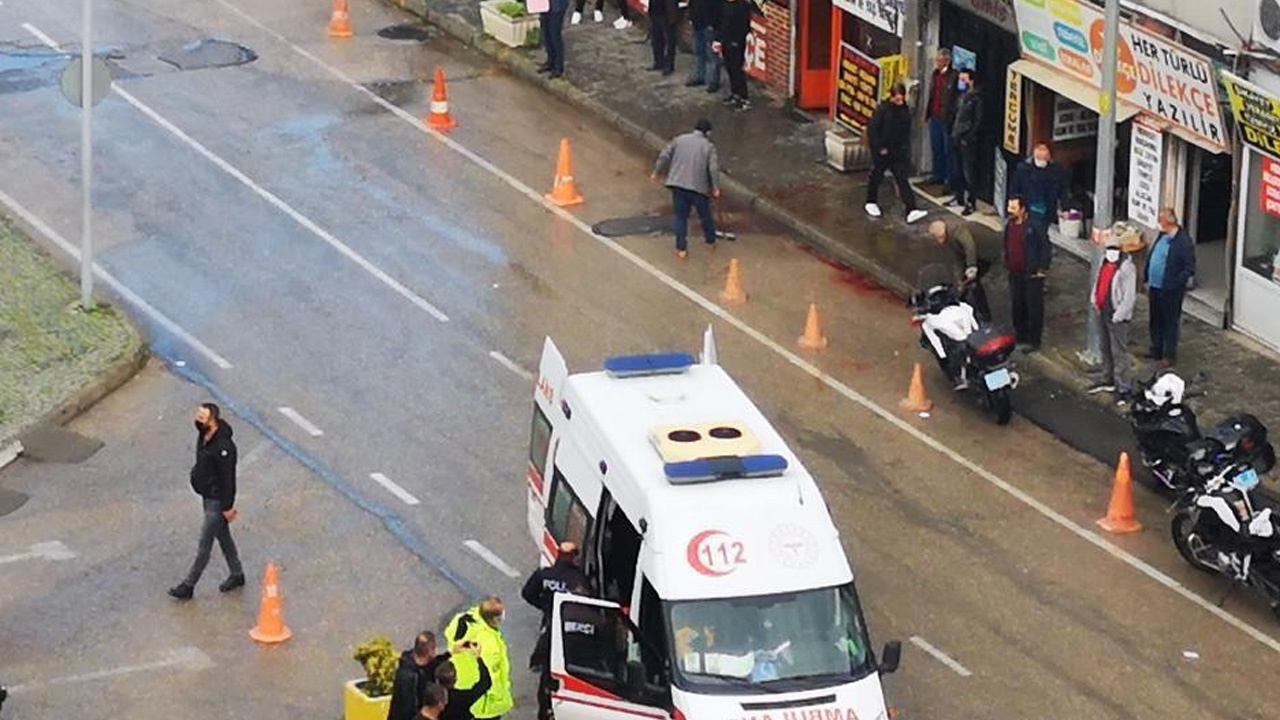 Aynı aileden 2 grubun adliye önündeki bıçaklı kavgasında kan aktı!