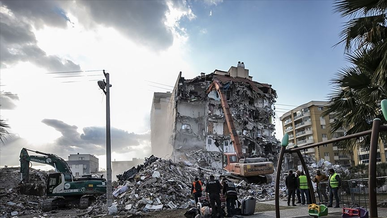 AFAD deprem bölgesinden son bilgileri paylaştı