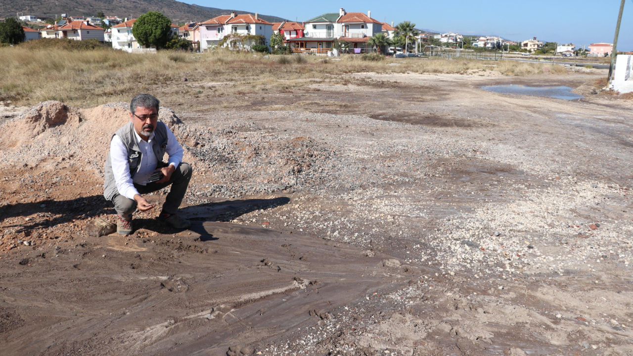 İzmir'de depremden sonra 2 noktadan sıcak su çıkmaya başladı!