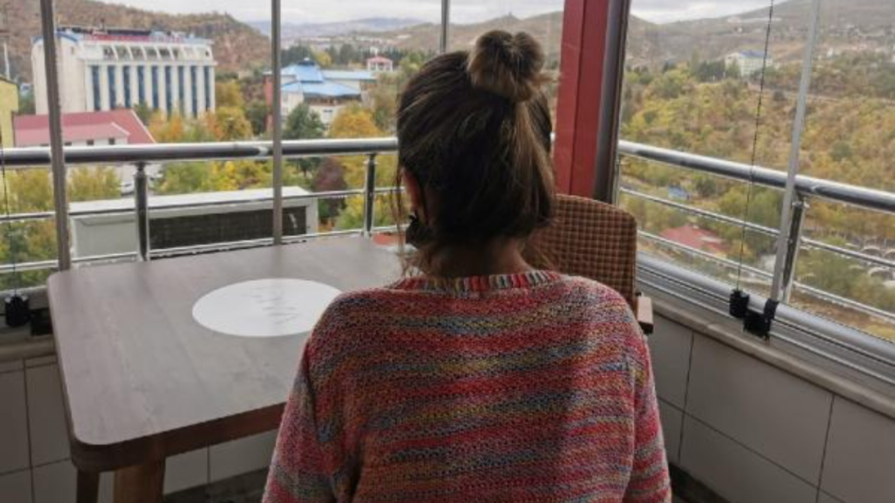 'Öptüğü yeri bulaşık teliyle kazıdım'