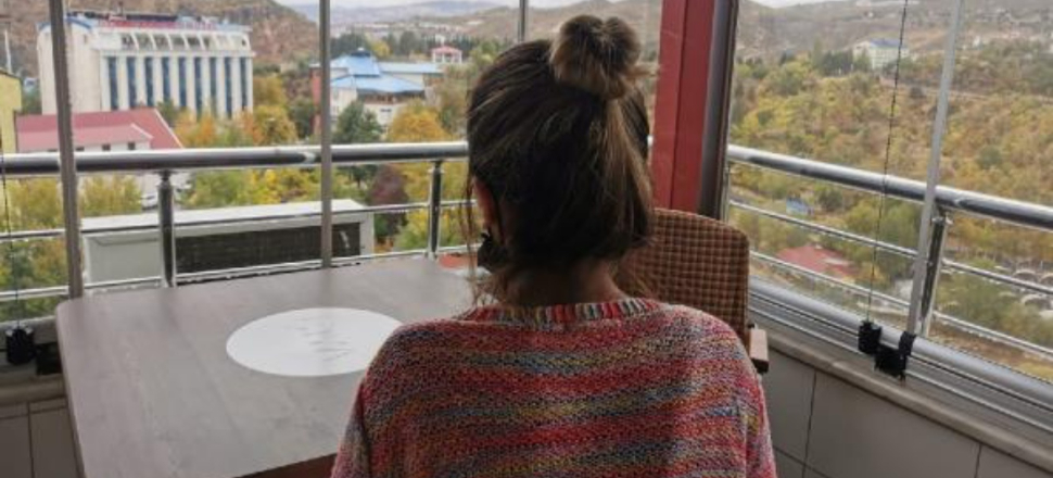 'Öptüğü yeri bulaşık teliyle kazıdım'