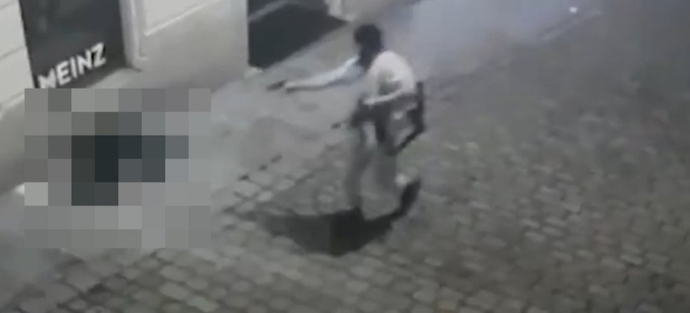 Türkiye tutukladı, Avusturya sokağa saldı