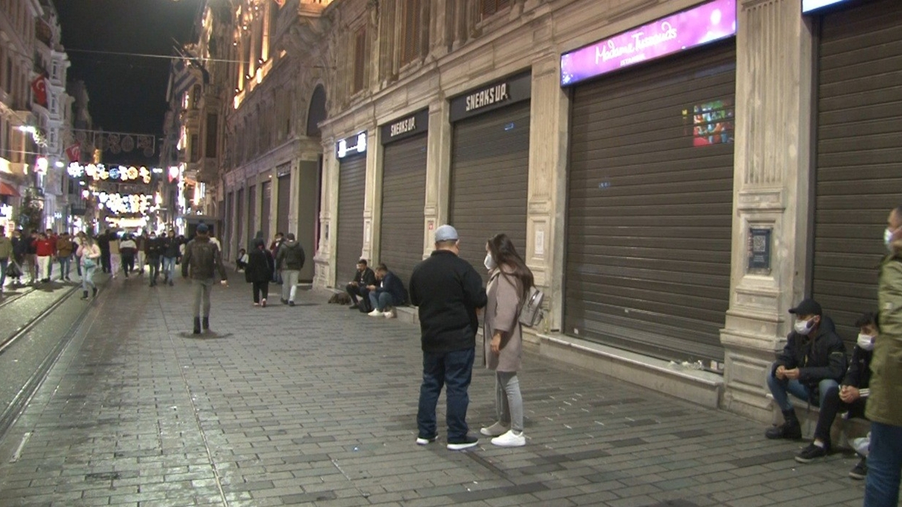 İstiklal'de kepenkler 22'de indi