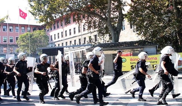 İstanbul Üniversitesi'nde gerginlik