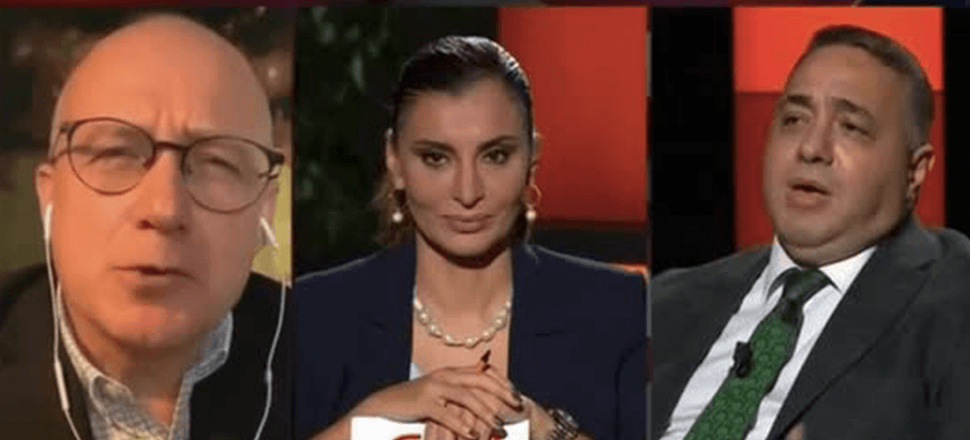 "Aptal, şapşal, seviyesiz, dangalak"