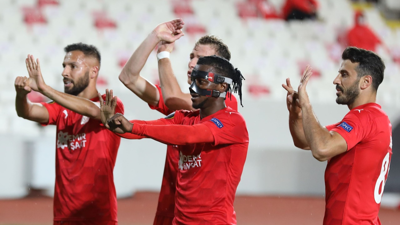 Sivaslı golcüden Avrupa'da 3'te 3!