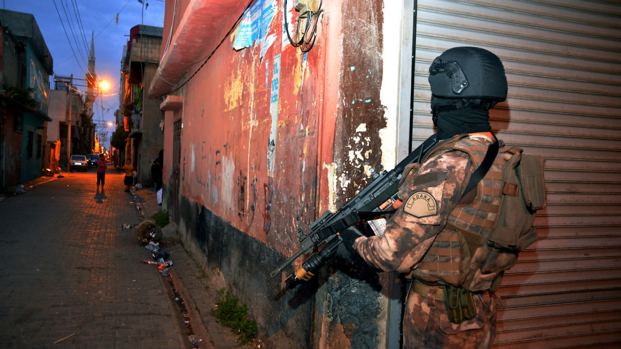 Adana'da DEAŞ operasyonu: 19 gözaltı