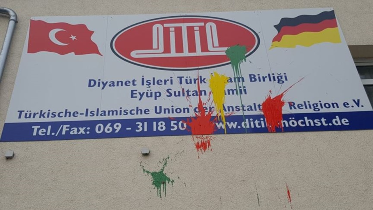 Almanya'da camilere çirkin saldırı