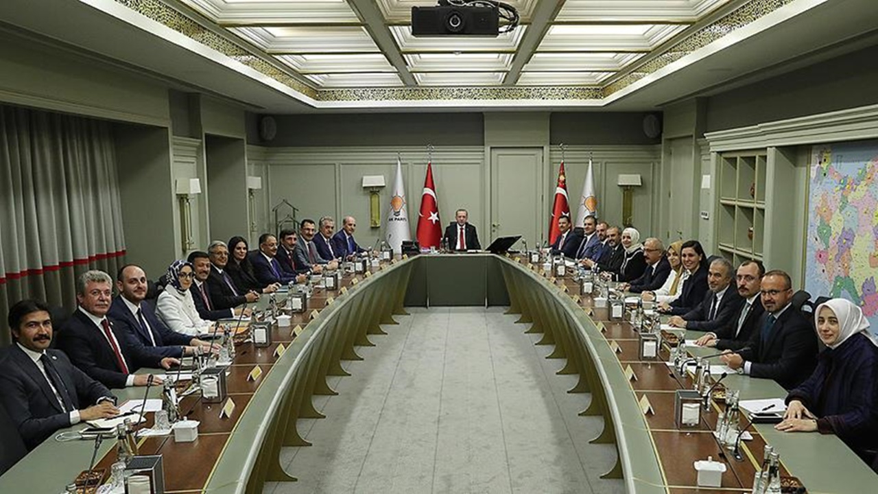 AK Parti'de kritik MYK