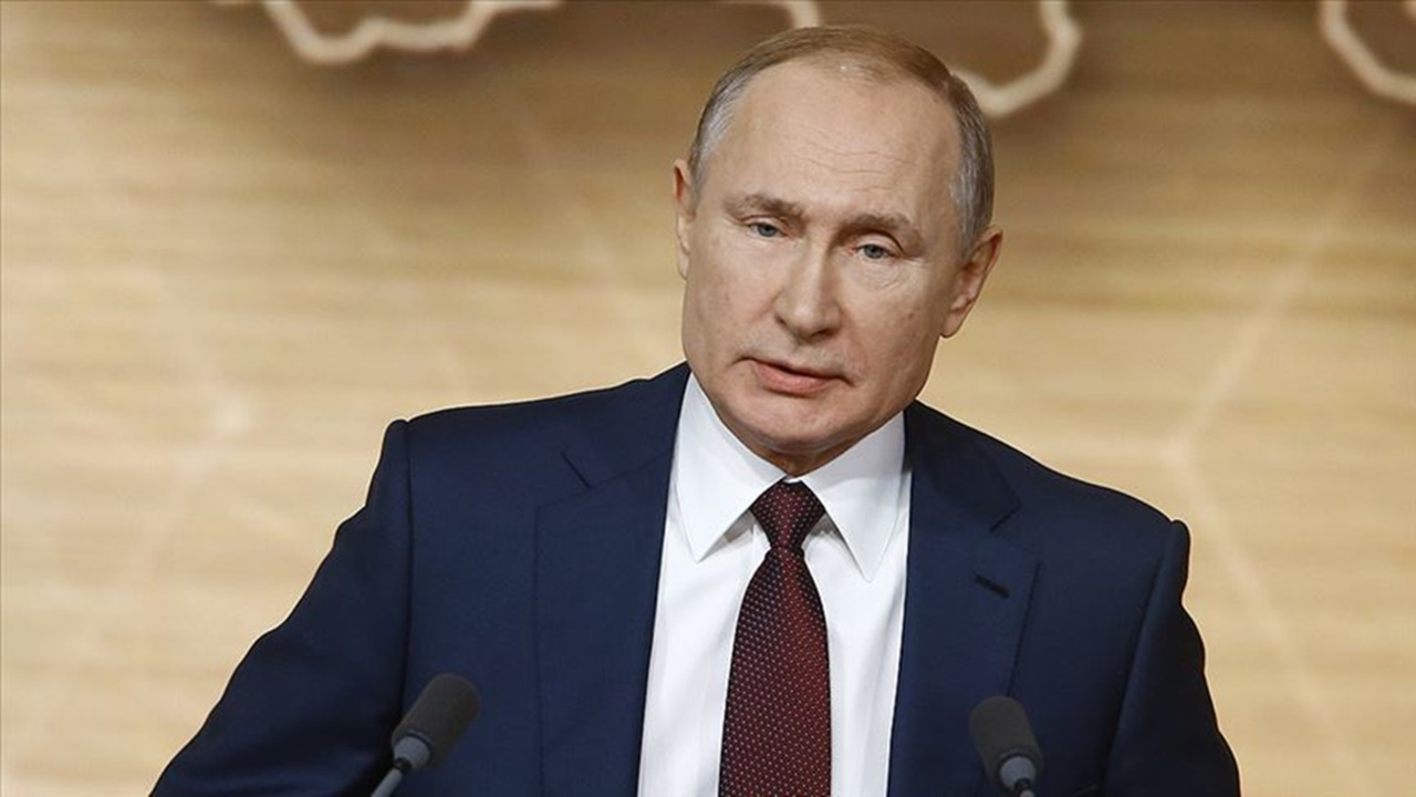 Putin aynı gün 5 bakanı görevden aldı