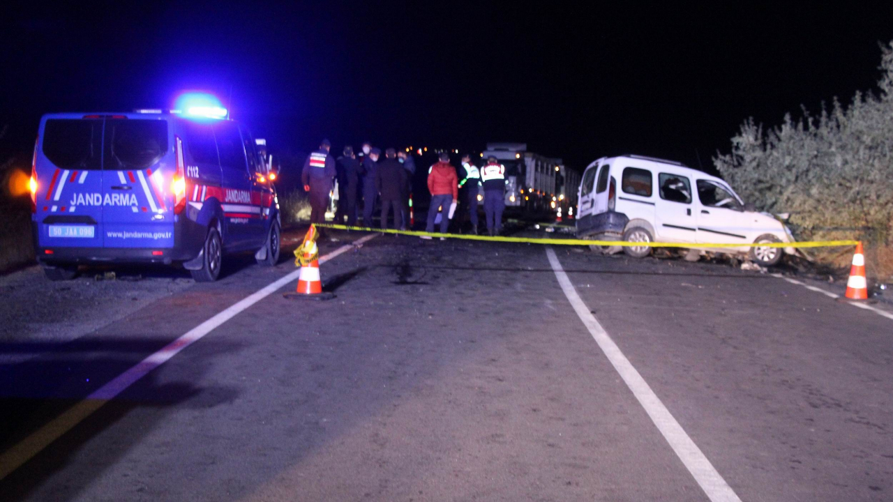 Ambulansı solluyorlardı: 4 ölü 3 yaralı