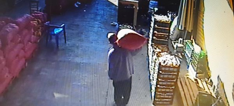 Sırtında 35 kiloluk yükle Ata'ya saygı duruşu