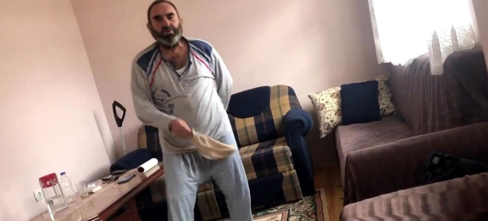Koronavirüs'ü yenen amcadan halaylı kutlama