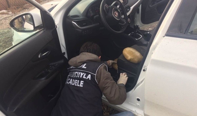 Otomobilinde esrar bulunan astsubay tutuklandı