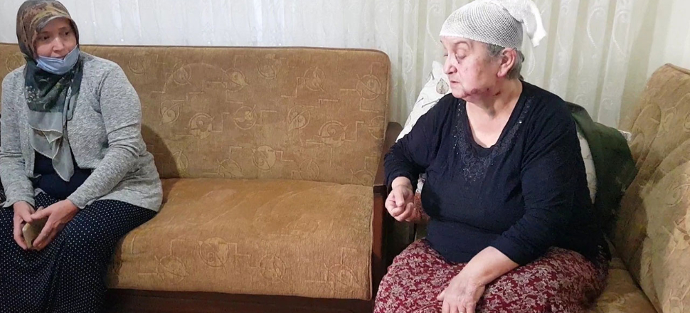 Evine giren hırsızdan ölü taklidi yaparak kurtuldu