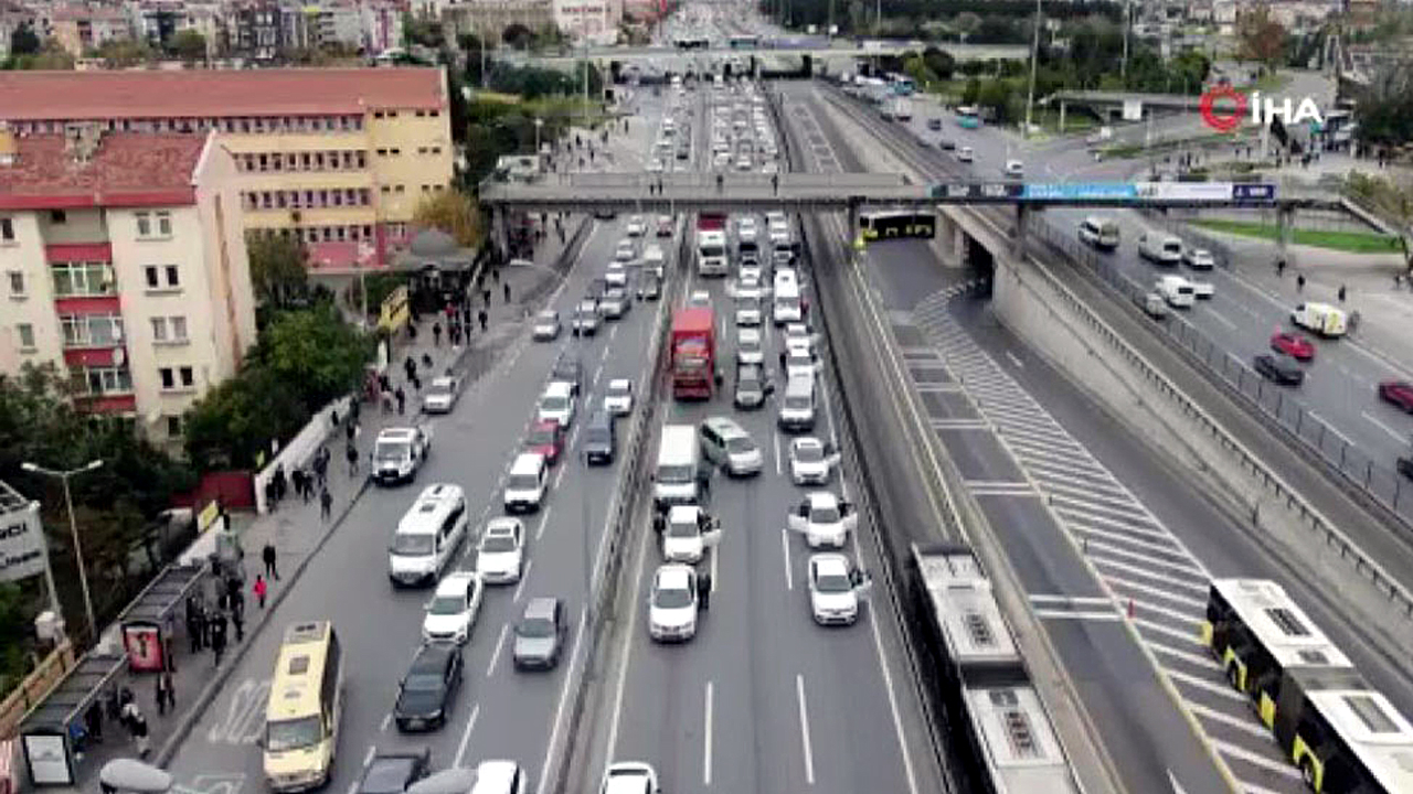 D-100 karayolu dokuzu beş geçe durdu
