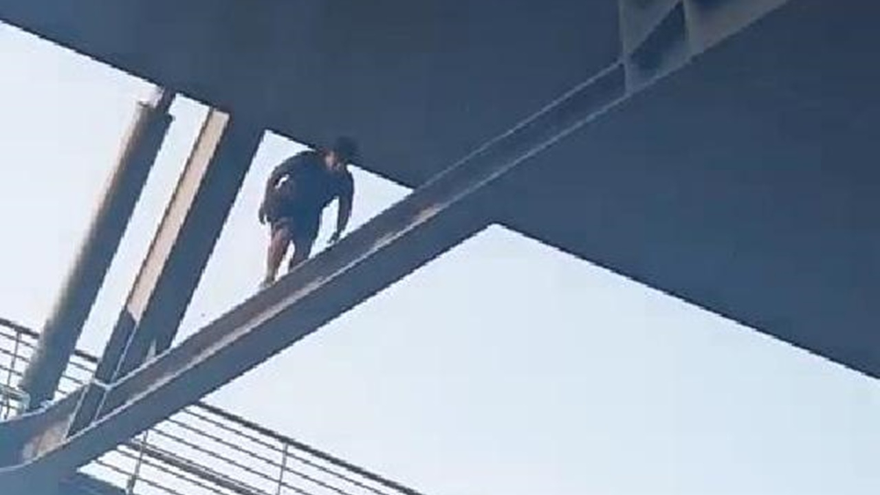 Beğeni uğruna Haliç Köprüsü kirişlerinde yürüdü