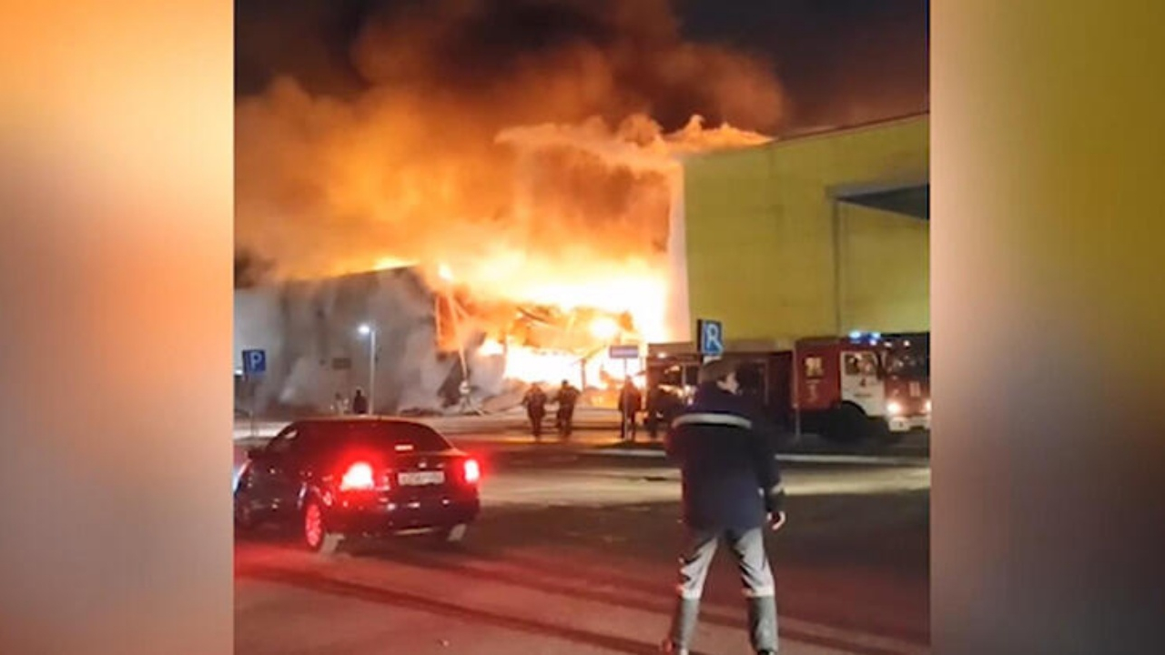 Rusya'da AVM'de yangın dehşeti