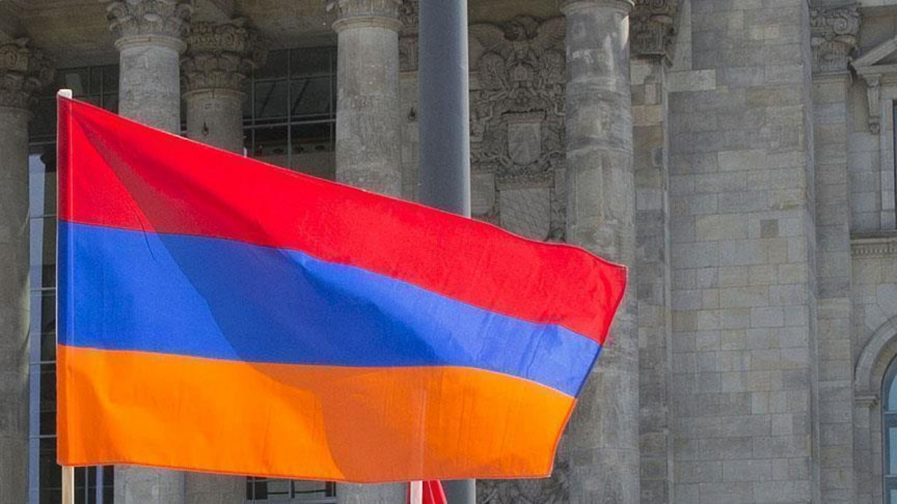 Savunma Bakanlığı Sözcüsü Artsrun Hovhannisyan istifa etti