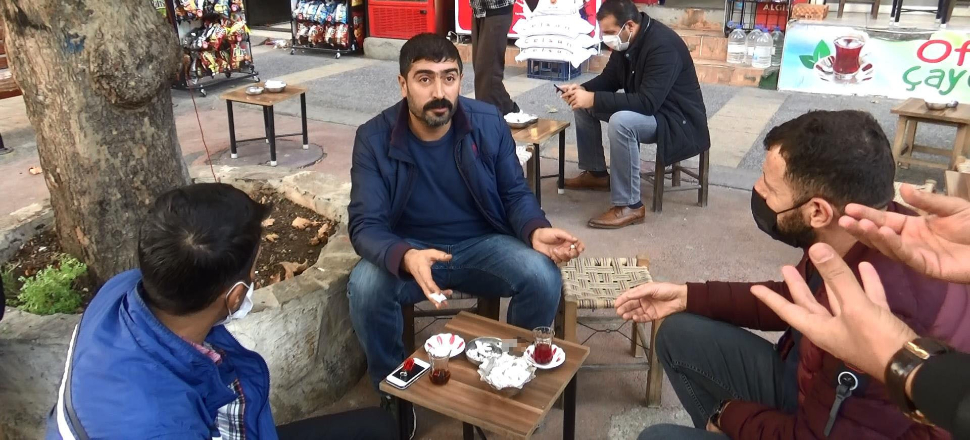 Uyarılara aldırmadı, sigarasını yaktı!