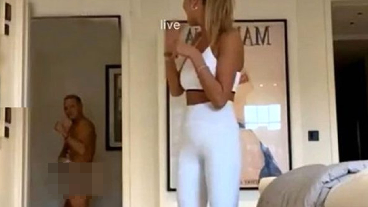 Sevgilisi Sophie Habboo'nun canlı yayınında çıplak yakalandı