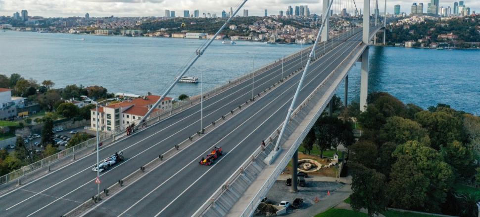 Boğaz'da Formula 1 araçlarına yoğun ilgi