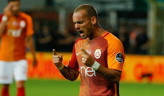 Akşam antrenmanında şok! Sneijder sakatlandı!