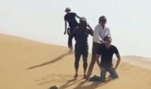 Rod Stewart DAEŞ'e özenip kafa kesme videosu çekti! / VİDEO