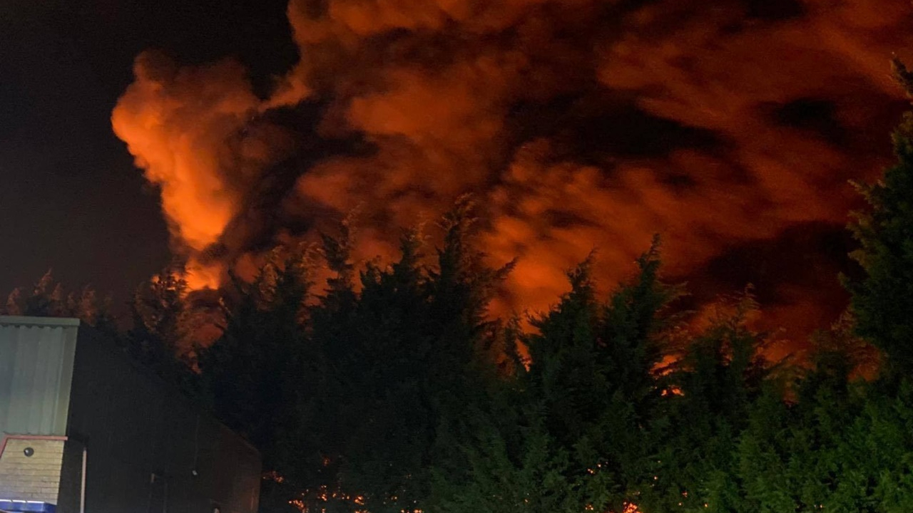 İngiltere'de korkutan yangın