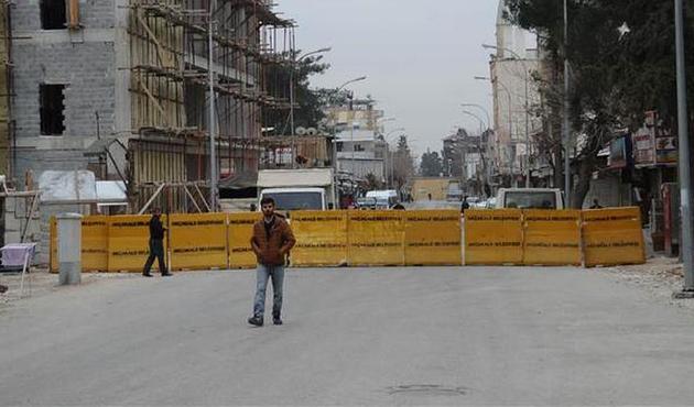 Üst düzey alarm: Kentte yollar bariyerlerle kapatıldı!