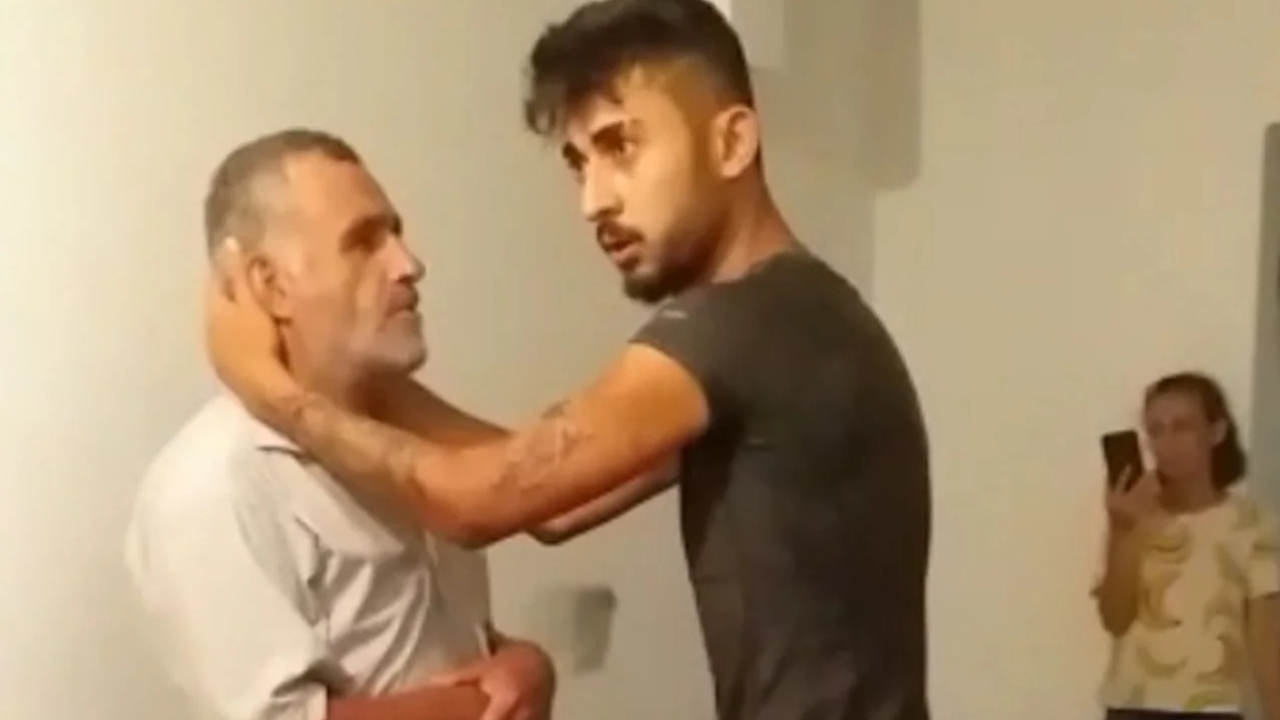 Seyyar satıcıyı tekme, tokat dövdüler