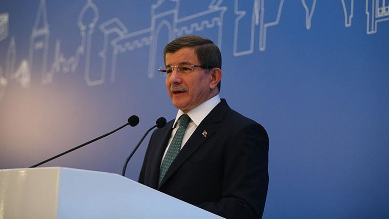 Davutoğlu yeni anayasa için temaslara başladı