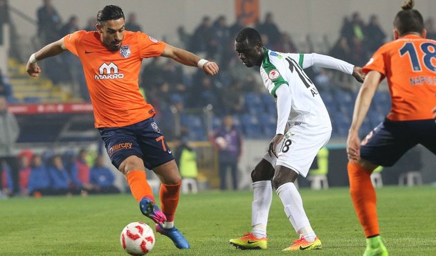 Başakşehir Vaz Te'ye teslim oldu