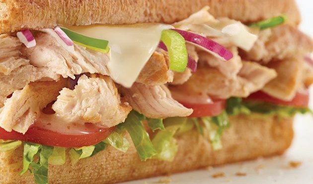 Türkiye'de de şubeleri olan ünlü fast food zincirinin tavukları 'gerçek tavuk' değilmiş!