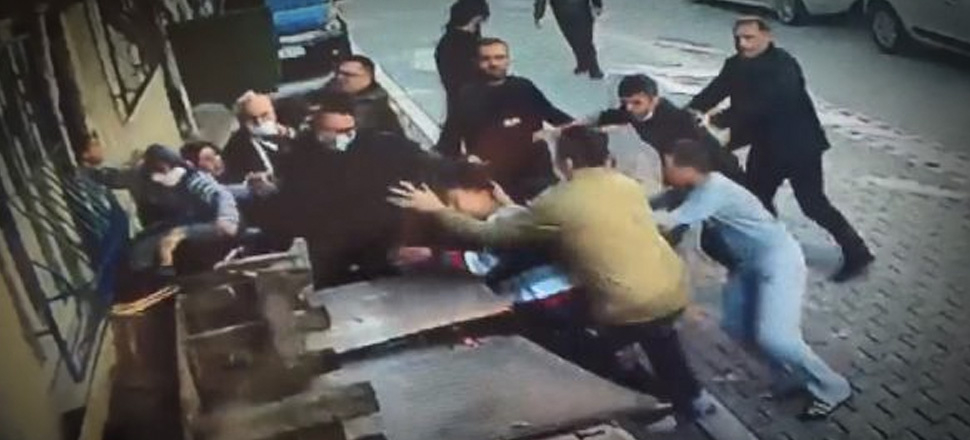 Esenyurt’ta baz istasyonu kavgası kamerada!
