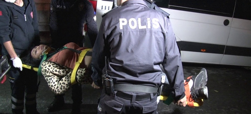 Korona partisine baskın: Polisten kaçan 2 kişi merdivenden düştü
