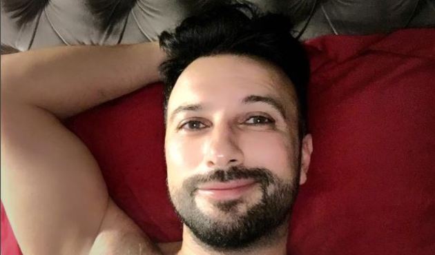 Tarkan'ın  yatak pozu  şok etti!