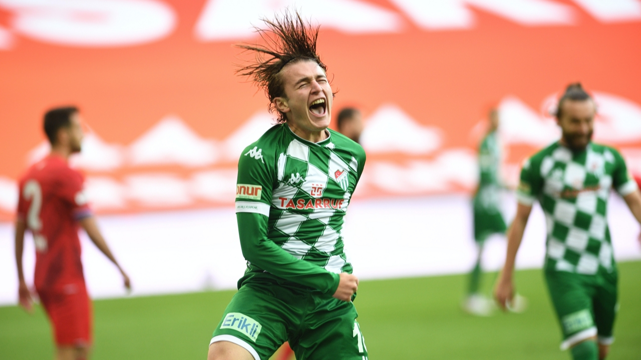 Bursaspor’da 15 futbolcu sokağa çıkma yasağına takılıyor