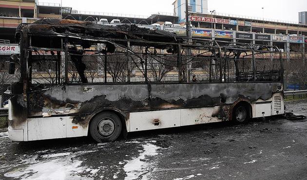 Bayrampaşa'da servis otobüsü alev alev yandı