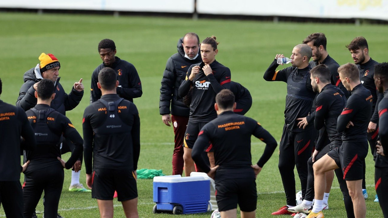 Fatih Terim Florya'da beyin yıkıyor