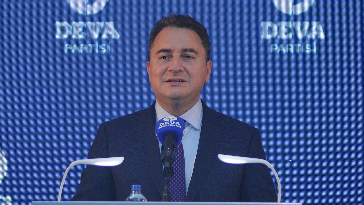 Babacan, AK Parti'yi eleştirmek için 28 Şubat'ı övdü