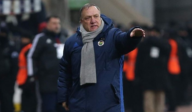 Advocaat tam 27 oyuncuyla Kayseri'ye gidiyor!