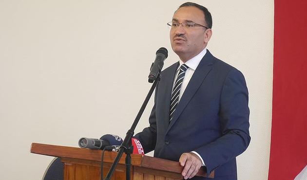 Bozdağ: Teröriste izin verenler meşru hükümete engel oluyor