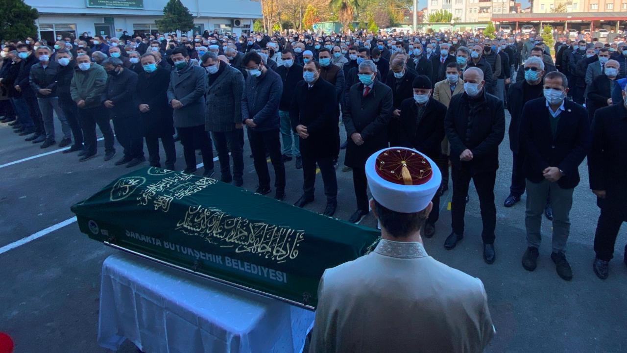Koronaya yenilen eski başkan son yolculuğuna uğurlandı