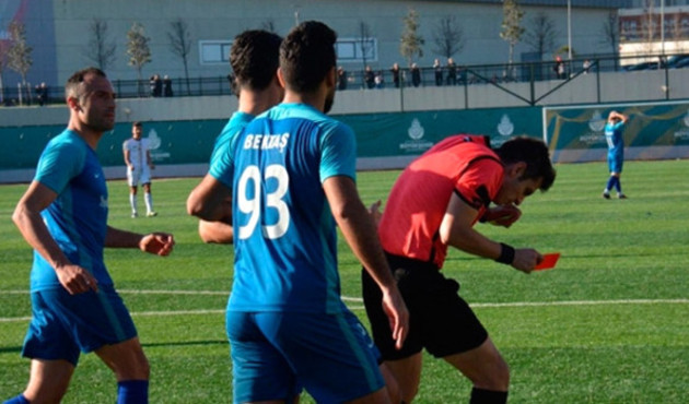 "Allah seni kahretsin" deyip hakeme yumruğu attı