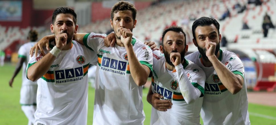 Aytemiz Alanyaspor'dan derbide tikitaka