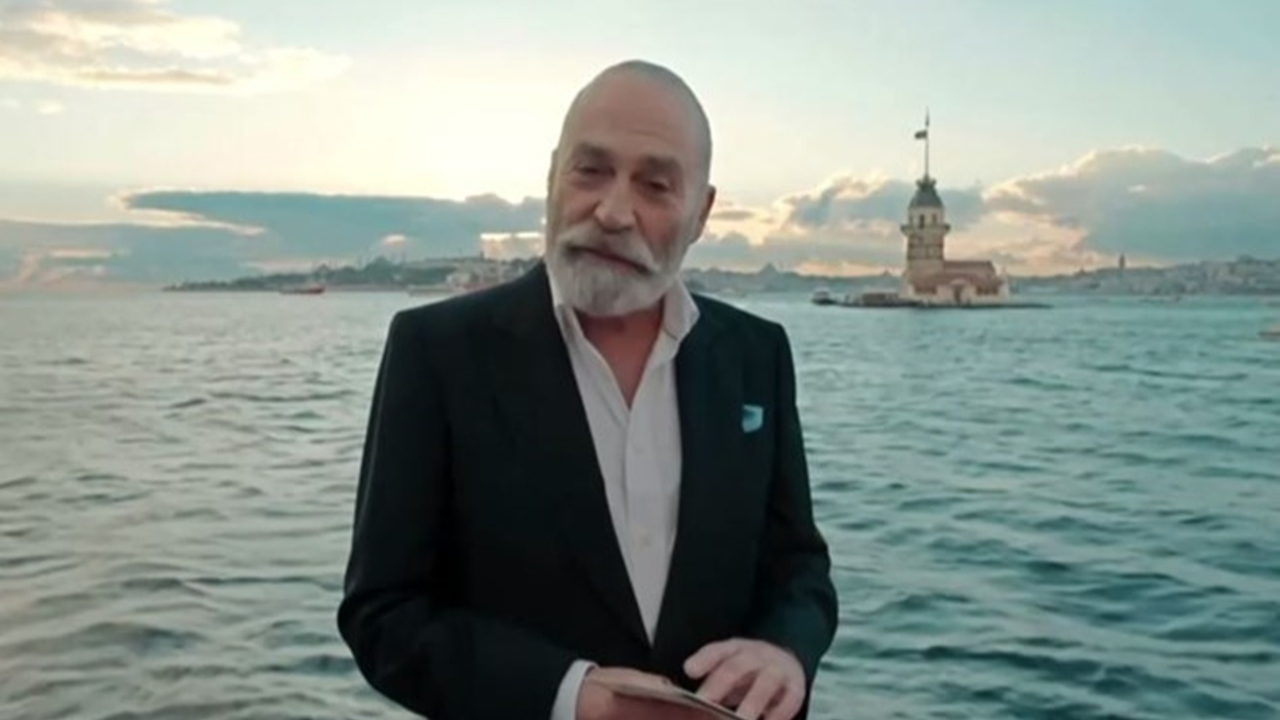 Haluk Bilginer Emmy Ödülleri'nde En İyi Erkek Oyuncu'yu anons etti