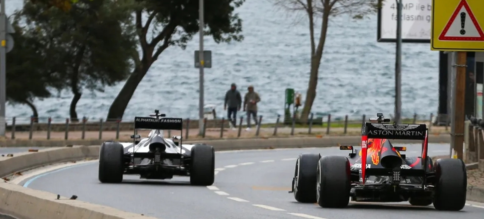 Dünya, Formula 1 İstanbul tanıtım filmini izliyor