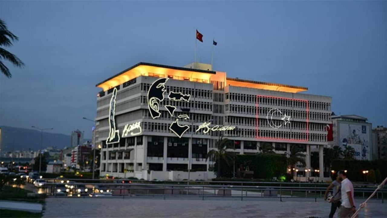 İzmir Büyükşehir Belediye binası yıkılacak
