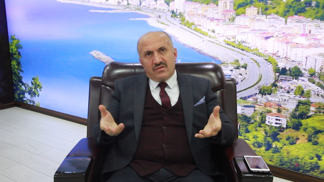 Ağabeyini müdür yapan başkandan ilginç savunma